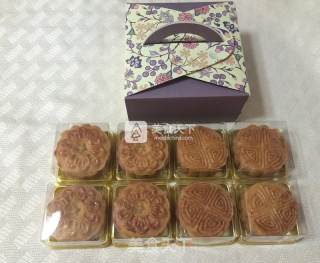 Mooncake with Lotus Seed Paste and Egg Yolk recipe