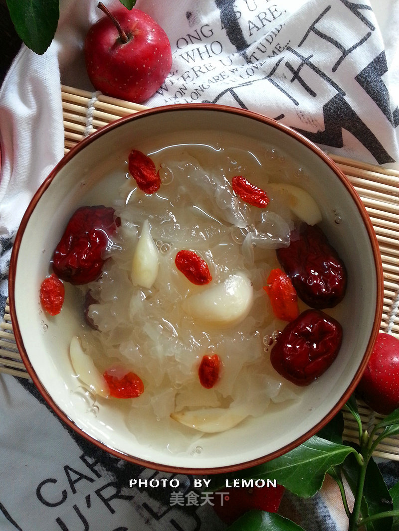 Beautiful Stunner-white Fungus and Red Jujube Soup recipe