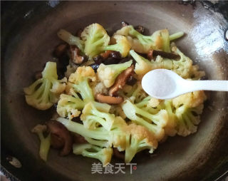 Cauliflower Stir-fried Shiitake Mushrooms recipe
