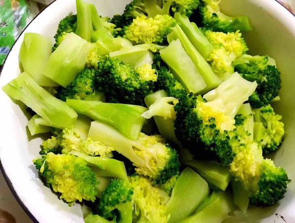 Stir-fried Baby Intestines with Garlic Broccoli recipe