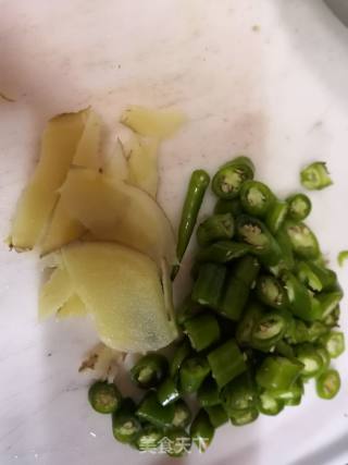 Stir-fried Grass Carp with Green Peppers recipe