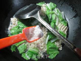 Corrugated Noodles with Bacon and Cabbage recipe