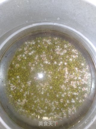 Coix Seed and Mung Bean Soup recipe