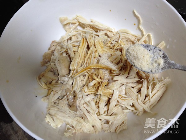 Simple Cold Noodles with Chicken Shredded recipe