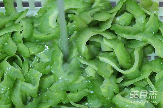 Bitter Melon Mixed with Golden and Silver Garlic recipe