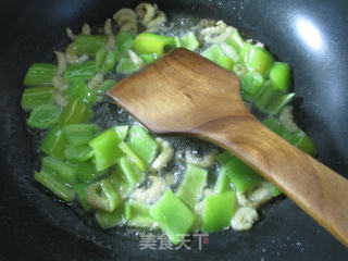 Stir-fried Sorghum Steamed Buns with Kaiyang Green Peppers recipe