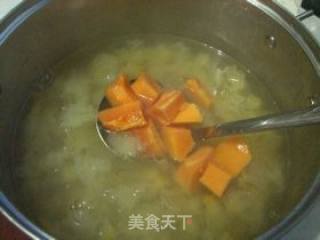 Papaya Tremella and Lotus Seed Soup recipe