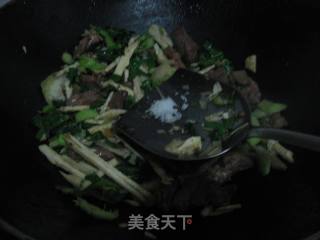 Stir-fried Chicken Liver with Winter Bamboo Shoots recipe