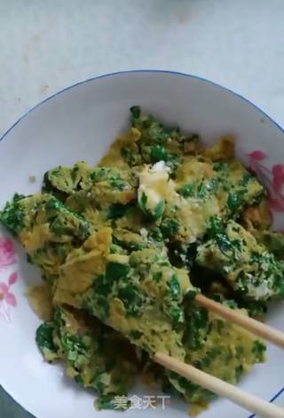 Scrambled Eggs with Celery Leaves recipe
