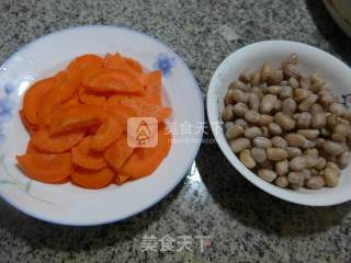 Stir-fried Carrots with Peanuts recipe