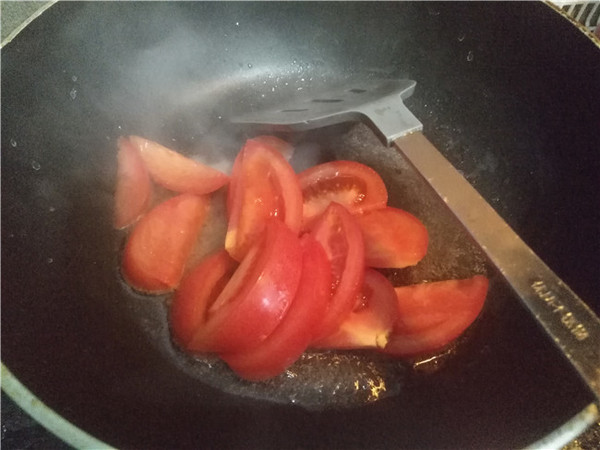 Tomato and Egg Udon Noodles recipe