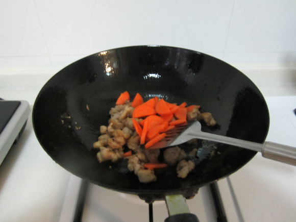 Stir-fried Chicken with Carrots recipe