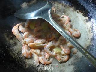 Stir-fried Shrimp with Zizania Root recipe