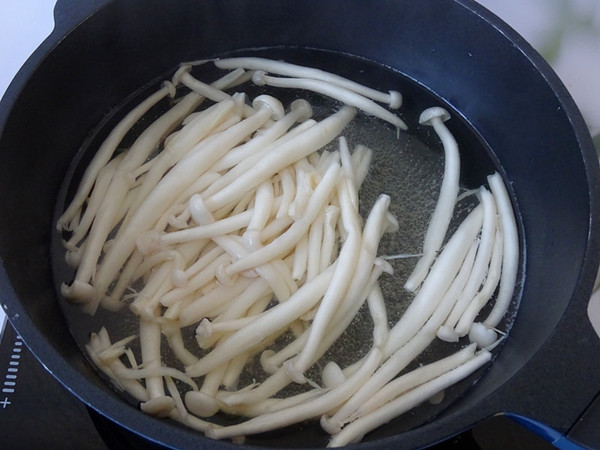 Fresh Mushroom Seaweed Soup recipe