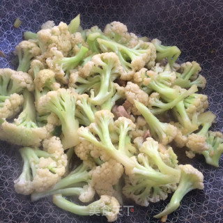 Stir-fried Cauliflower with Diced Pork recipe