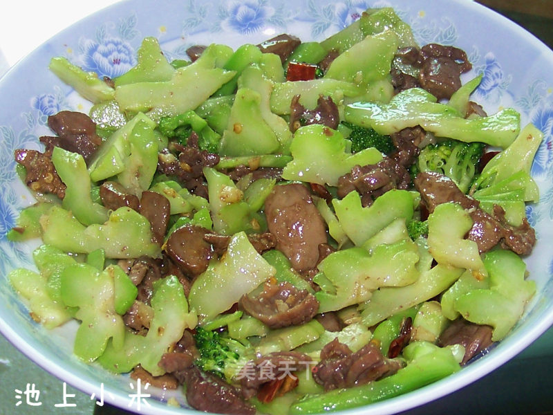 Stir-fried Chicken Mixed with Broccoli Stalks recipe