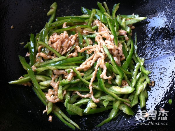 Stir-fried Shredded Pork with Hot Pepper recipe