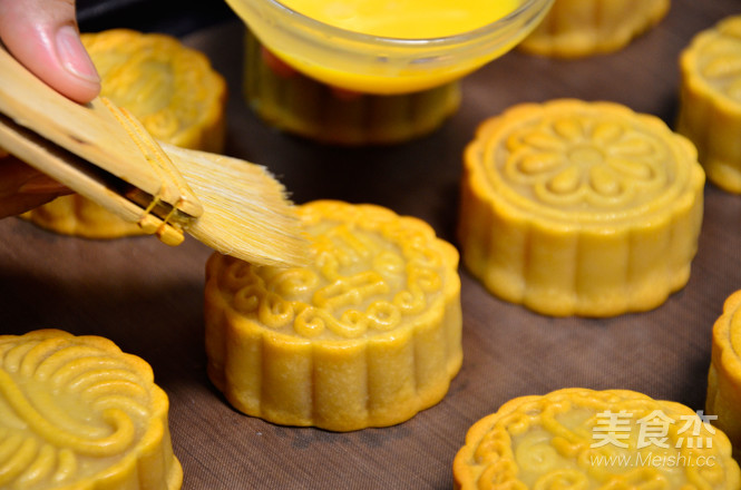 Mooncakes with Egg Yolk and Lotus Seed Paste recipe