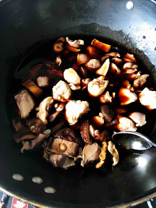 Stewed Rice with Potatoes and Mushroom Chicken recipe