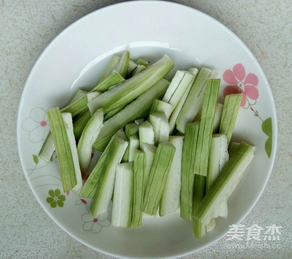 Vegetarian Stir-fried Loofah and Black Bean Sprouts recipe