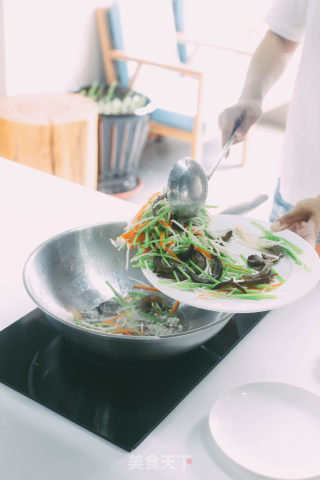 Stir-fried Liao Ginseng with Emerald and Silver Bud recipe