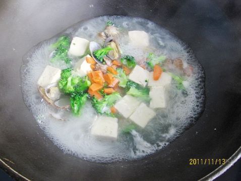 Tofu Soup with Clams and Broccoli recipe