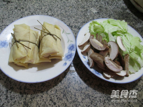 Boiled Noodles with Mushrooms and Cabbage recipe