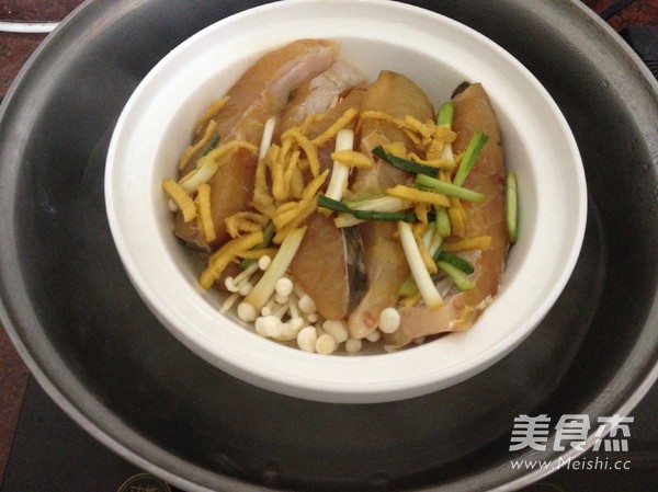 Steamed Fish Belly with Enoki Mushroom recipe