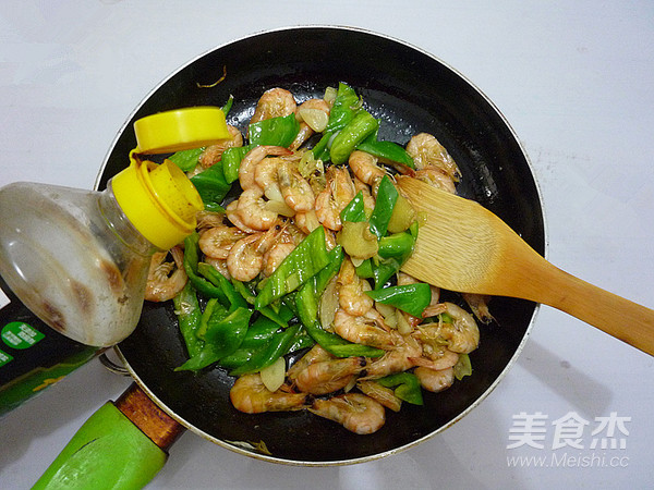 Stir-fried Shrimp with Green Pepper recipe