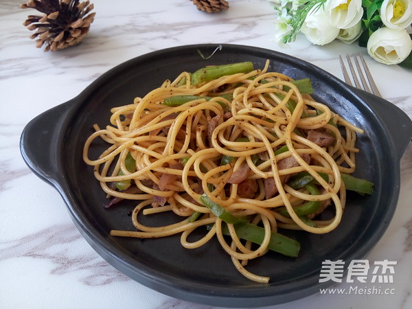 Stir-fried Spaghetti with Beef and Black Pepper recipe