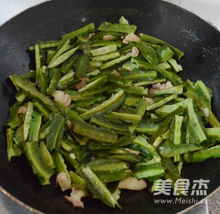 Winged Bean Stir-fried Pork recipe
