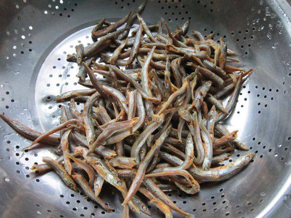 Stir-fried Small Herring with Parsley recipe