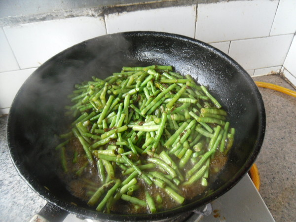 Braised Cowpeas with Olive Vegetables recipe