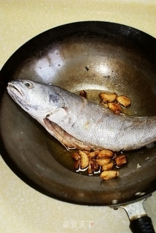 【golden Garlic Roasted Rice Fish】--a Delicious Fish Full of Garlic recipe