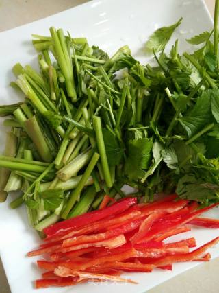 #春食野菜香# Stir-fried Shredded Pork with Wild Celery recipe