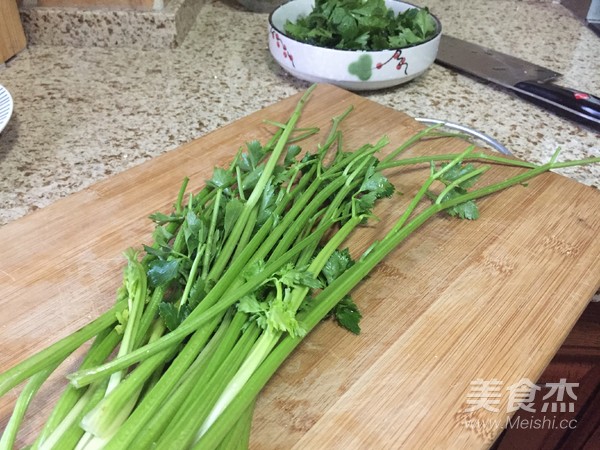 Fried Squid with Celery recipe