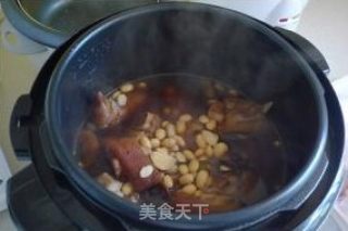 Beauty and Nourishment-soy Bean Clay Pork Feet recipe