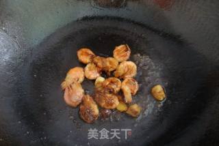 Stir-fried Arctic Shrimp with Garlic Seedlings recipe