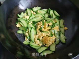 Scrambled Eggs with Fruit and Cucumber recipe