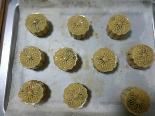 Classic Old-fashioned Five-core Mooncakes recipe