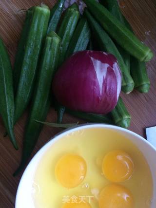 Scrambled Eggs with Onion and Okra recipe