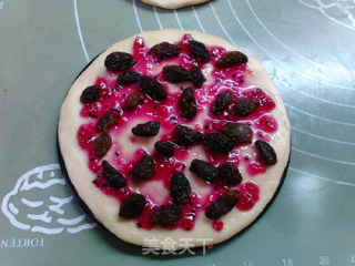 Layers of Bread with Jam and Raisins recipe