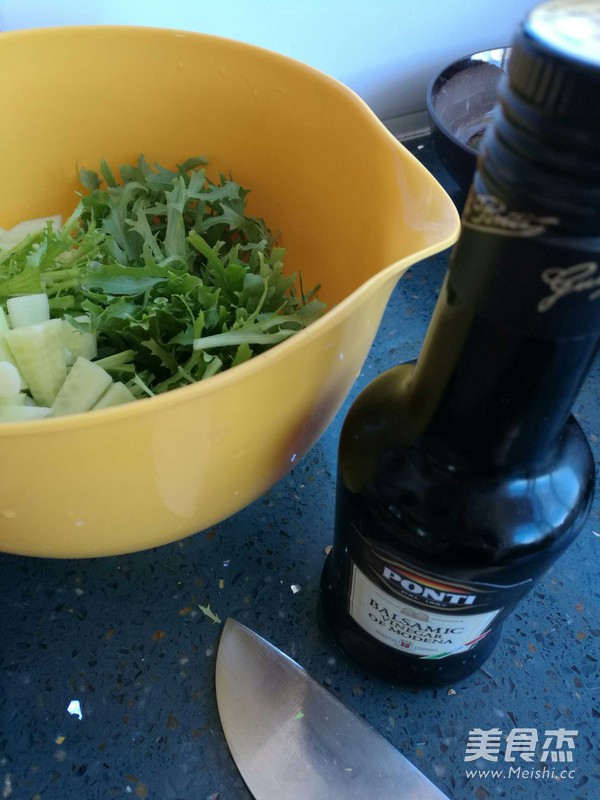 Black Vinegar Bitter Chrysanthemum Salad recipe
