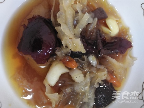 Tremella, Lotus Seed, Lily and Red Date Soup with Rock Sugar recipe