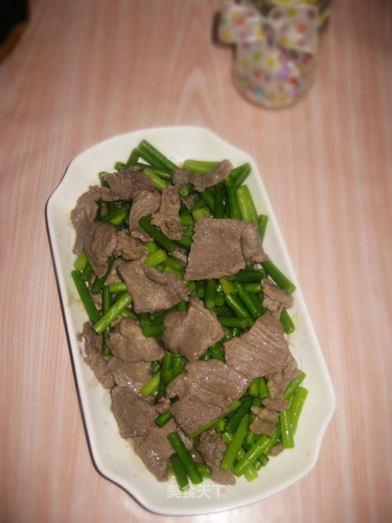 Stir-fried Beef with Garlic Sprouts recipe