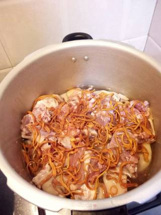 Stewed Pork Knuckles with Lotus Root, Grass and Insect Flower recipe