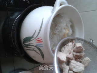 [autumn Soups] Lean Pork Yuzhu and Sand Ginseng Snow Ear Soup recipe