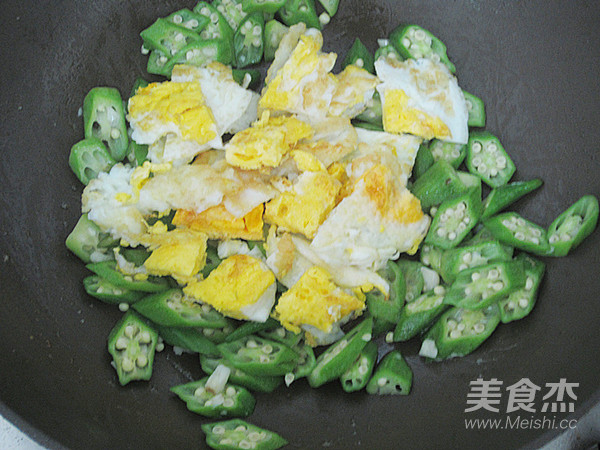 Fried Poached Egg with Okra recipe