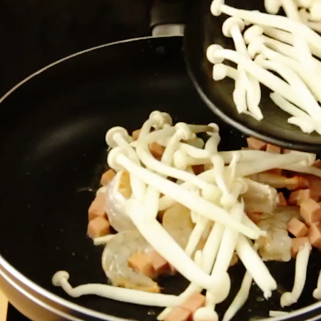 Pasta with Mushrooms, Shrimps and Cheese recipe