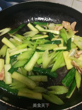 Stir-fried Celery and Cucumber with Lean Meat recipe